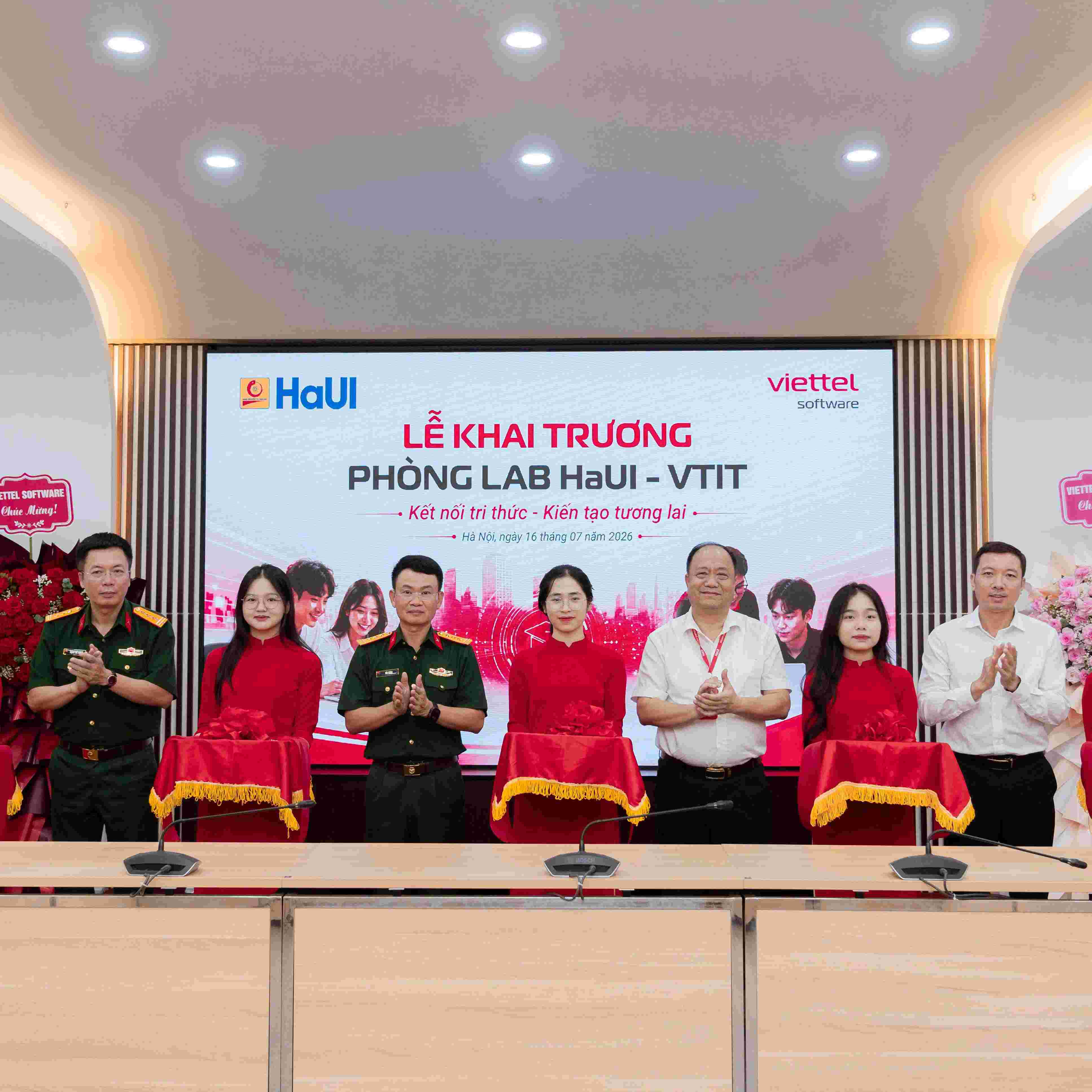 Viettel Software và Đại học Công nghiệp Hà Nội Khai trương phòng LAB