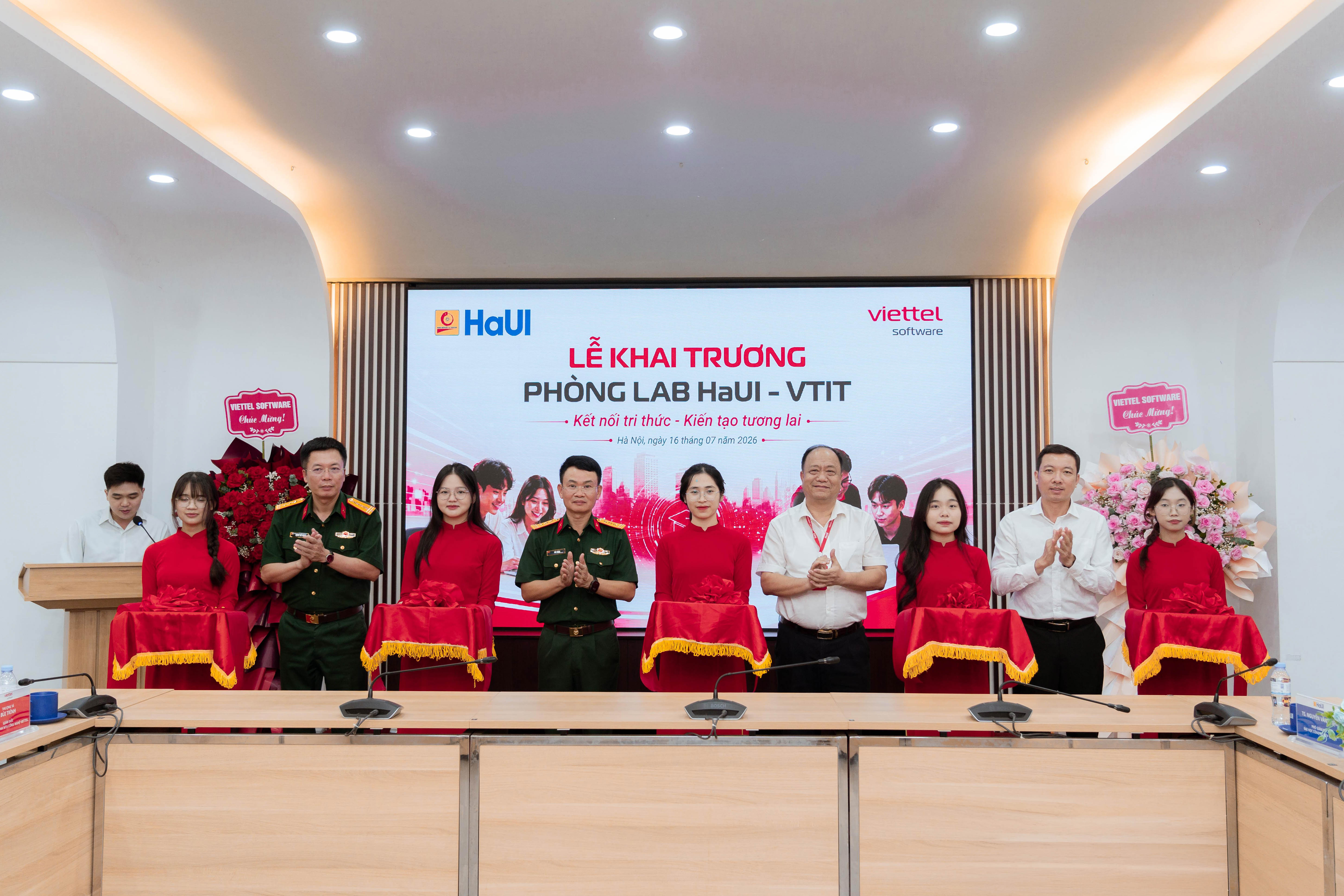 Viettel Software và Đại học Công nghiệp Hà Nội Khai trương phòng LAB